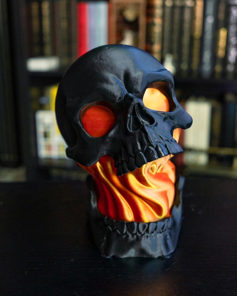 Black Skull Lamp